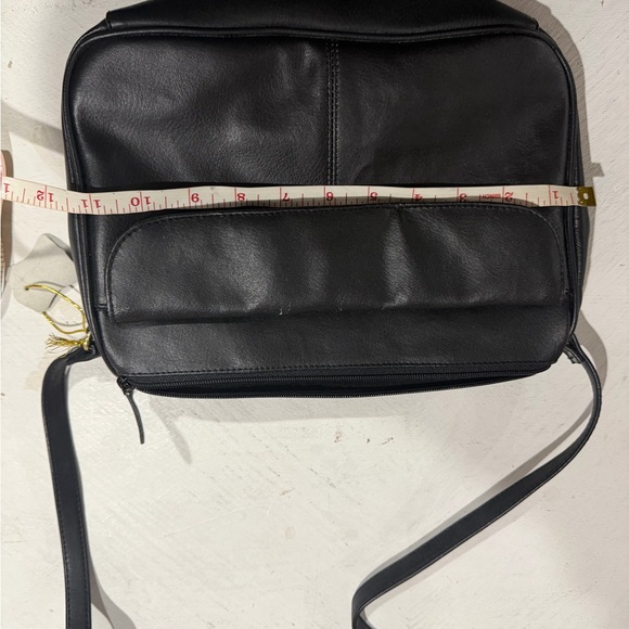 Elegant Black Crossbody Bag - Picture 5 of 6